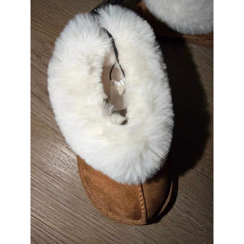Baby faux fur slippers size 7/8